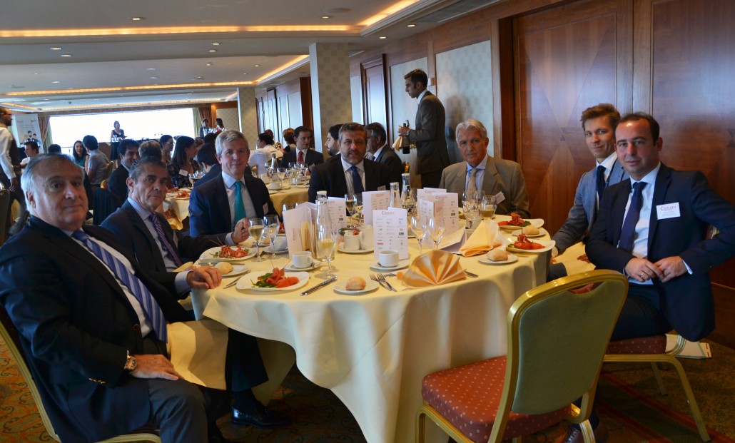 The presidential table of the luncheon-debate.