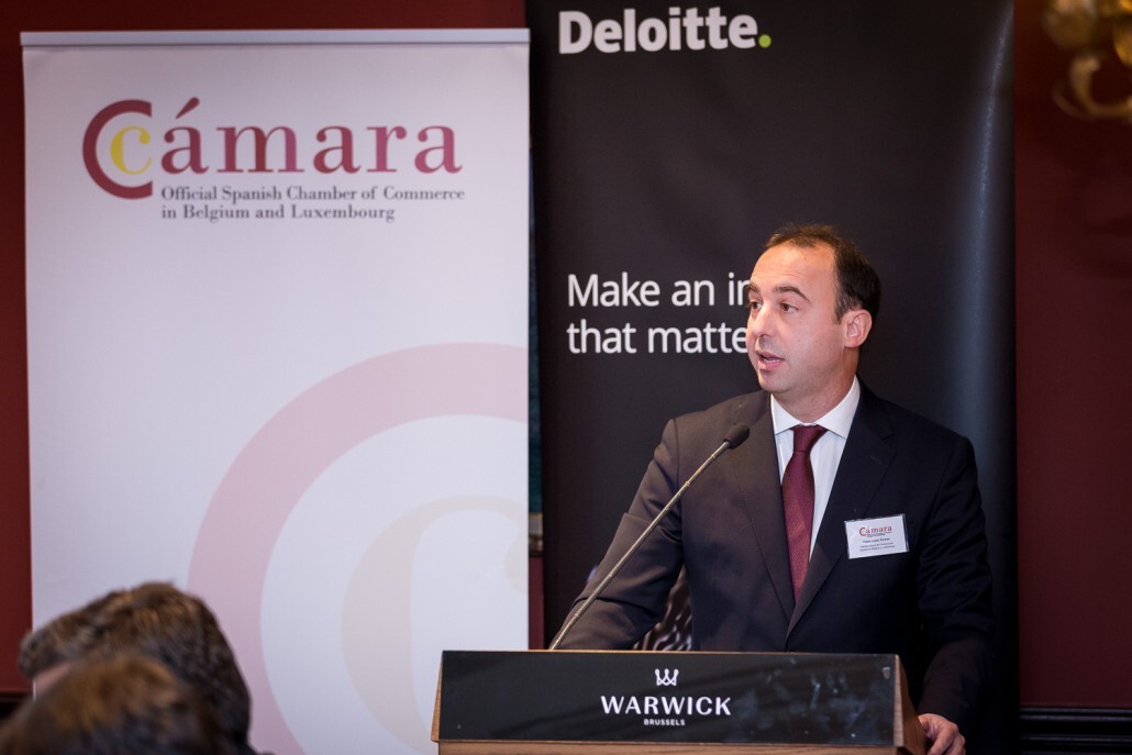 Photographer in Brussels, Belgium. Event Photography for the Spanish Chamber of commerce for Belgium and Luxembourg featuring Roberto Viola by Dani Oshi.