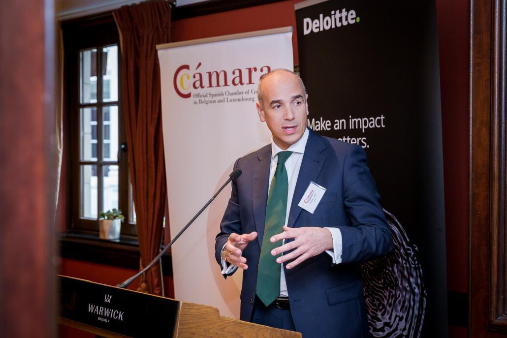Photographer in Brussels, Belgium. Event Photography for the Spanish Chamber of commerce for Belgium and Luxembourg featuring Roberto Viola by Dani Oshi.
