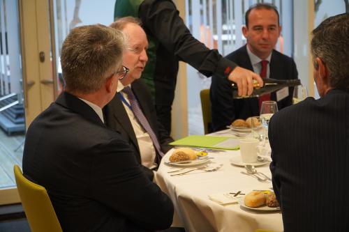 Almuerzo-debate con John Berrigan.