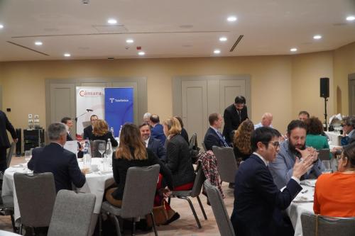 Almuerzo-debate con Linsey McCallum