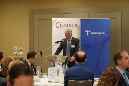 Almuerzo-debate con Linsey McCallum