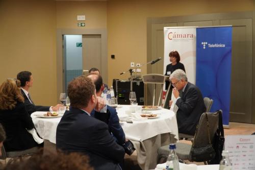 Almuerzo-debate con Linsey McCallum