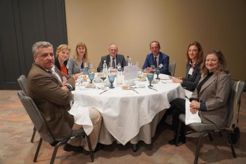 Almuerzo-debate con Diego Canga